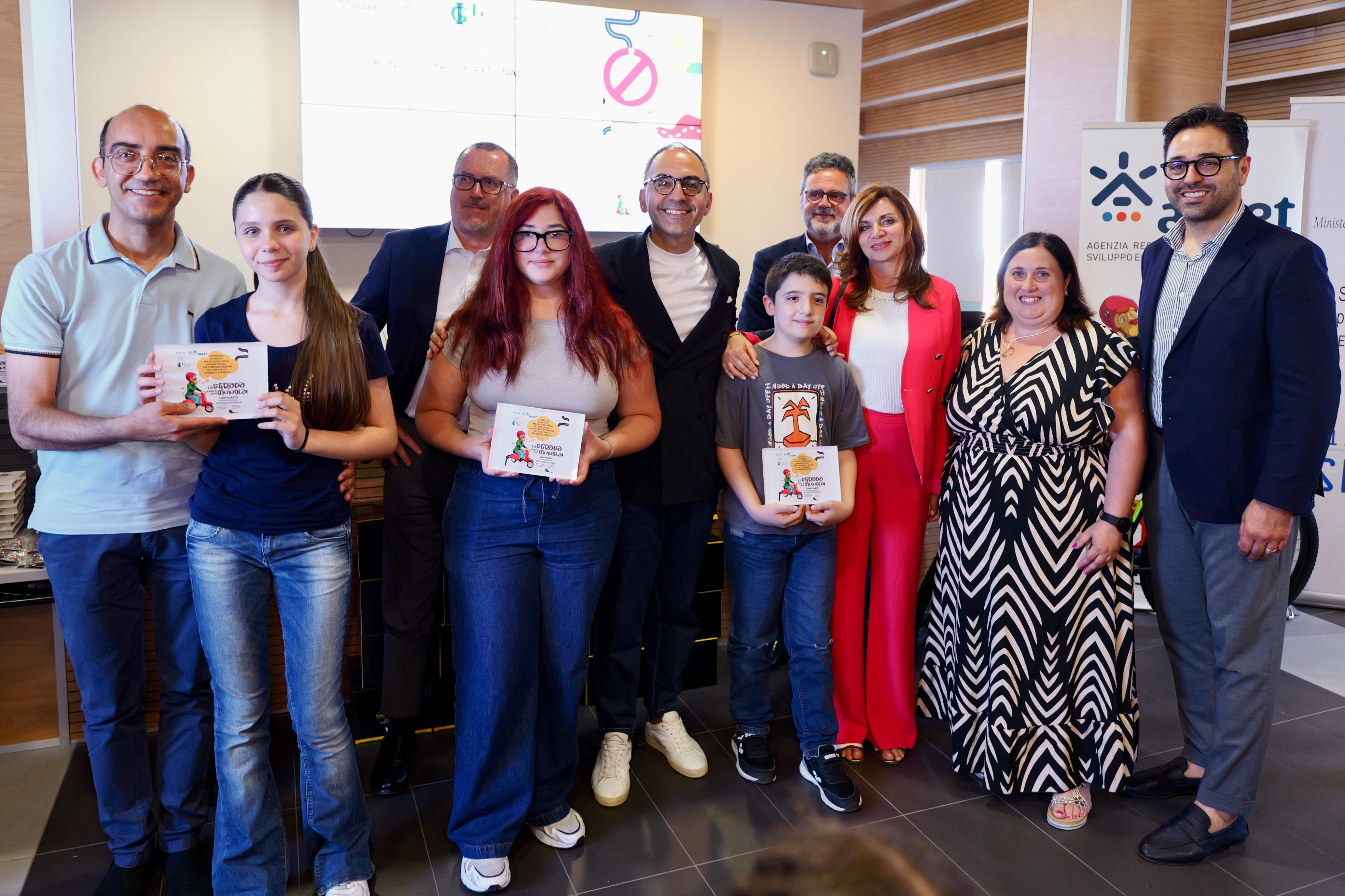 Galleria Sicurezza stradale, “La strada non è una giungla”: premiati in Regione gli studenti vincitori - Diapositiva 6 di 11