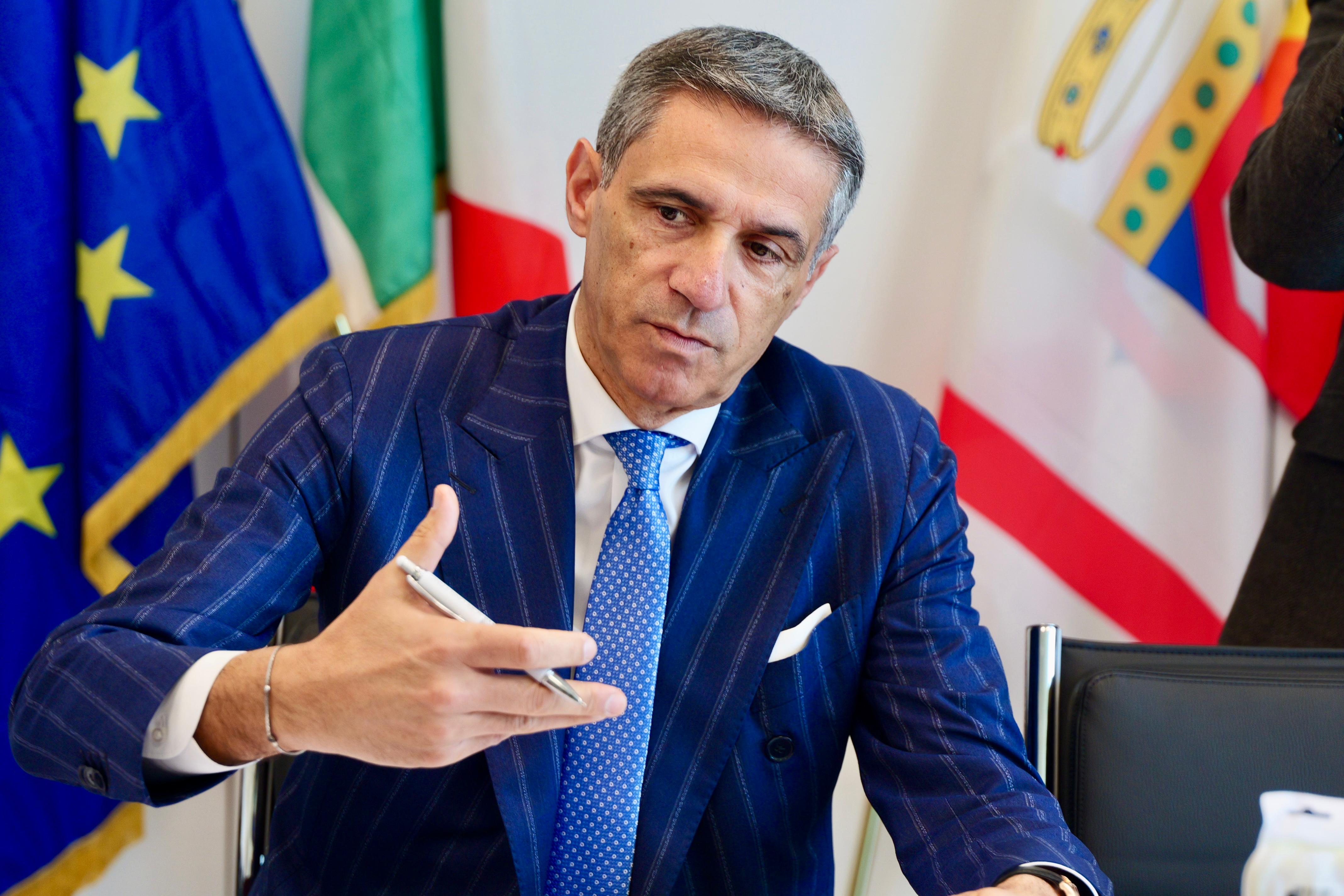 Galleria CENTRO ILMA: PENTASSUGLIA INCONTRA  RAPPRESENTANTI DELLA LILT DI LECCE - Diapositiva 3 di 7