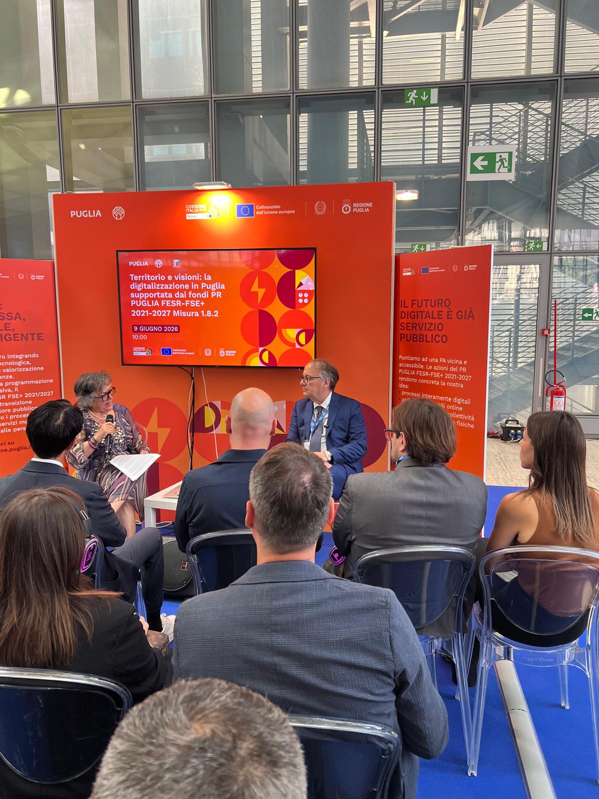 Galleria FORUM PA 2026, L’assessore Sebastiano Leo incontra il ministro Paolo Zangrillo nello stand della Regione Puglia - Diapositiva 4 di 6